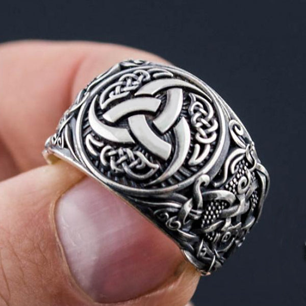 Døds kæbe radikal om forladelse Horns of Odin Ring - 925 Sterling Silver, 14k or 18k Gold | Triskele – Sons  of Vikings