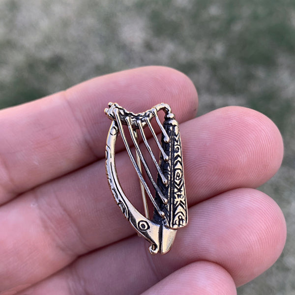 Small Irish Harp Pin - Bronze