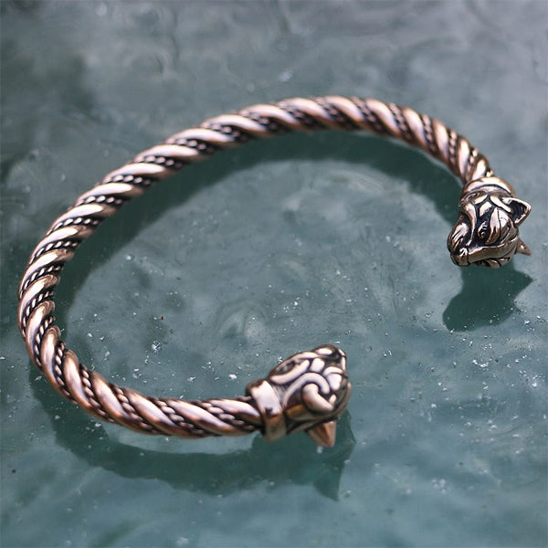 Zancan silver curb chain bracelet with tiger head closure.