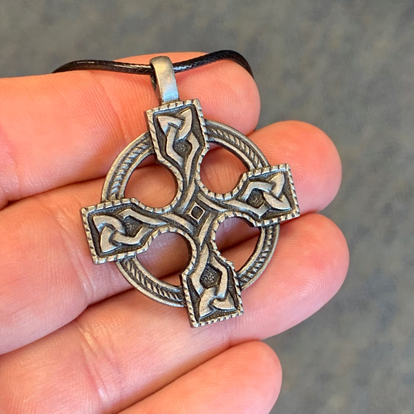 Circular Celtic Cross Necklace - Pewter