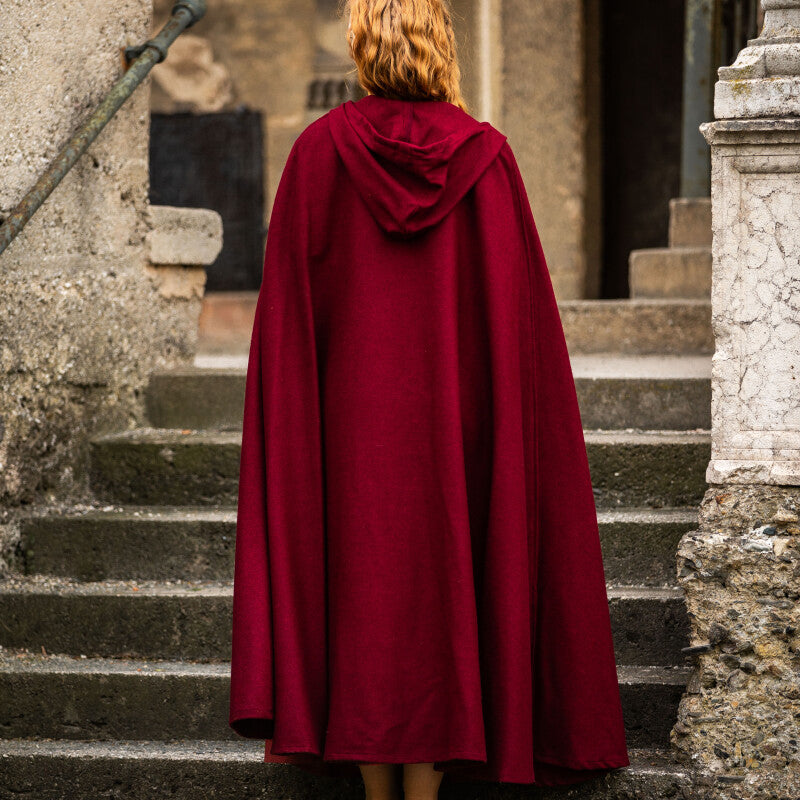 Red Cloak w Wolf Clasp Wool