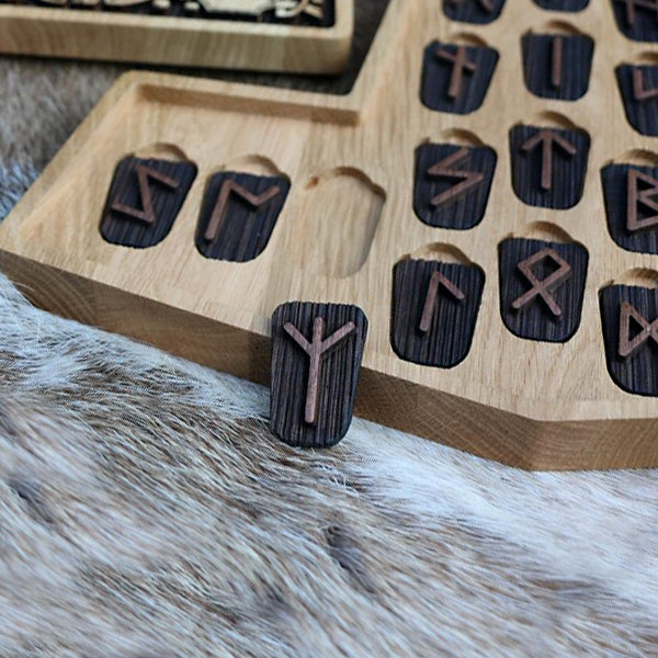 Set of Elder Futhark Wooden Runes | Thor's Hammer (Mjölnir) Oak Box ...