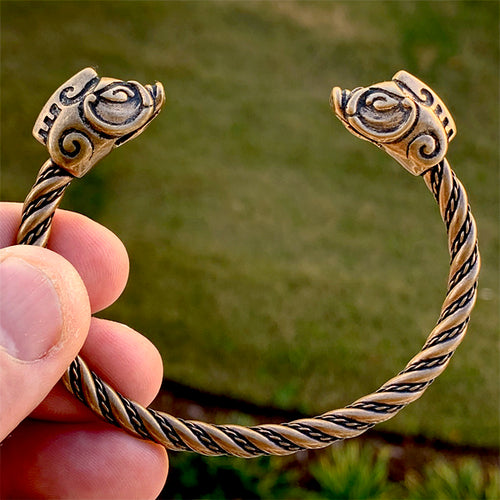 CAITLIN outlet Celtic Cat Bronze Bracelet Jewellery Viking Vikings Twisted Beast Armring Luck